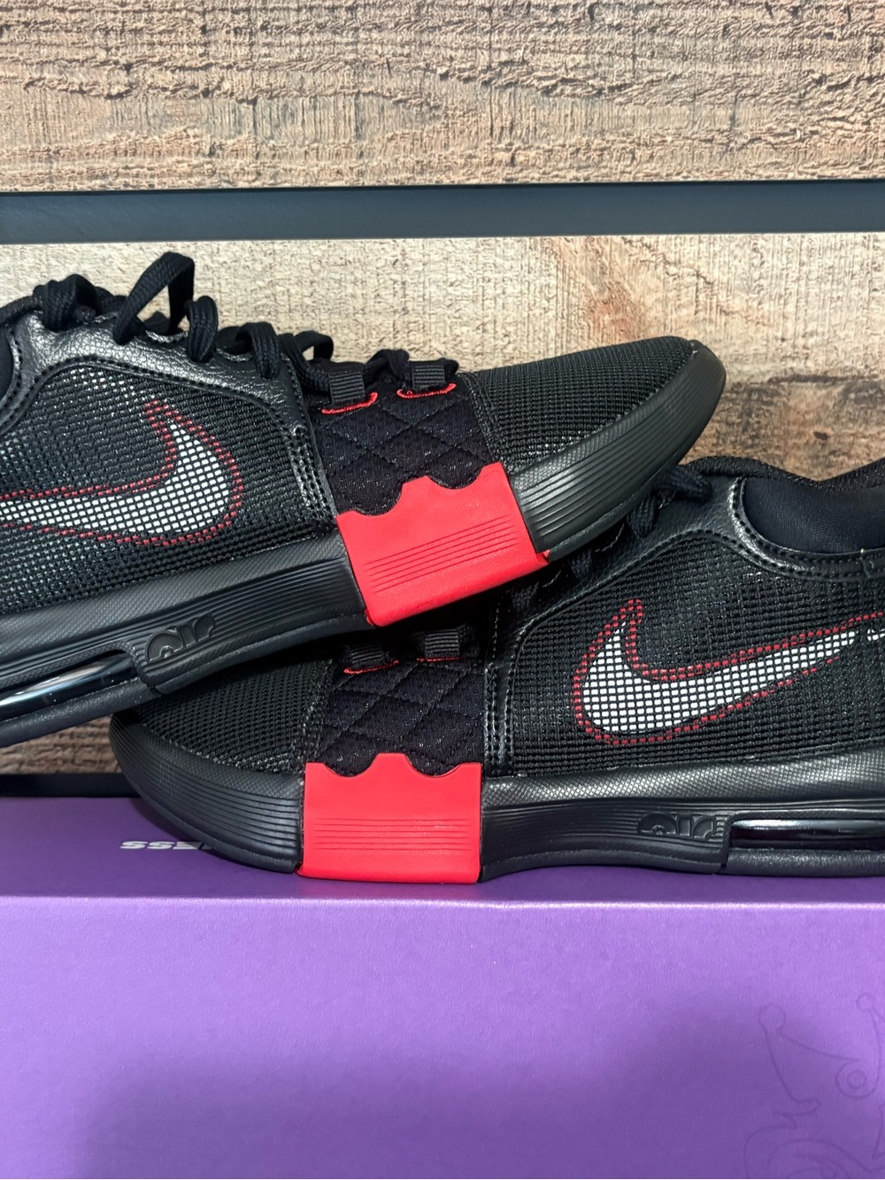 Nike Black & Red Low-Top Training Shoes